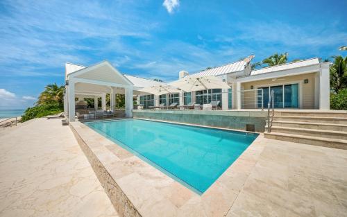 Private Island Estate 5BR & Dual Beachfront, Pool & Yacht Access Cat Cay Bahamas in Port Royal