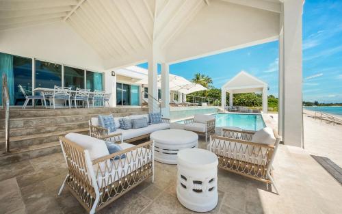 Private Island Estate 5BR & Dual Beachfront, Pool & Yacht Access Cat Cay Bahamas in Port Royal