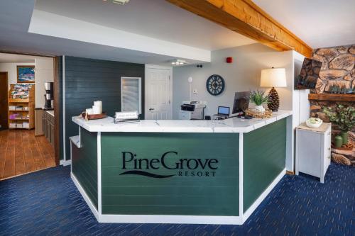 Vstupní hala, Pine Grove Resort in Ephraim (WI)