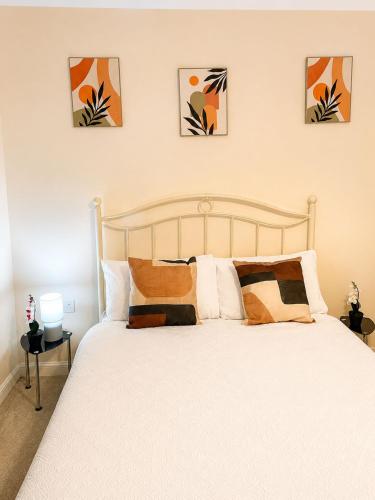 Deluxe Private Room in a flat W Fast WiFi, Netflix, Free Parking - Lapley