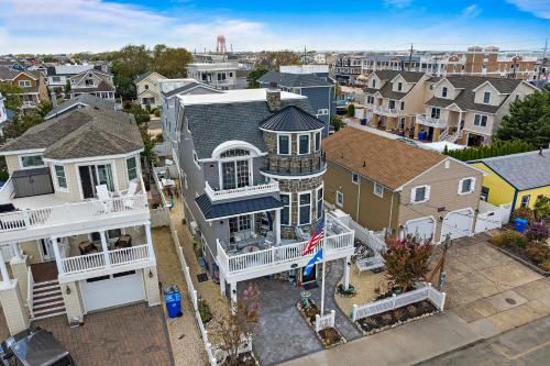 Family Home w/ 5 Decks! Fantasy Island Down Street in Beach Haven (NJ)