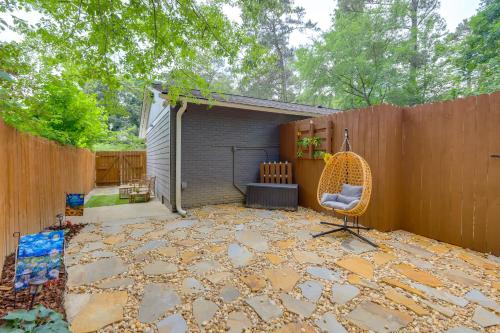 7 Mi to Atlanta Stadium! Spacious Group Retreat in Collier Heights