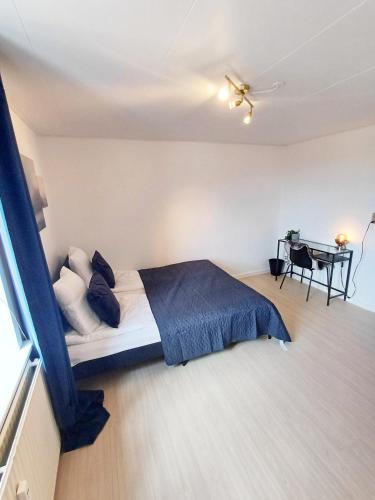 Central Large Double Room 1 with free parking in Hjorring