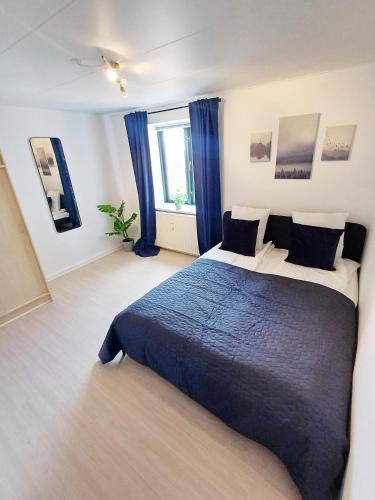 Central Large Double Room 1 with free parking – khách sạn tại Hjorring