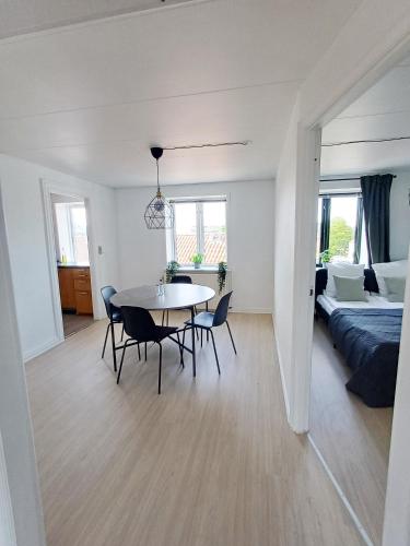 Central Large Double Room 1 with free parking in Hjorring