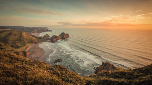 Pantai, Couple Getaway in Idyllic Bethells Beach - Te Henga in Bethells Beach
