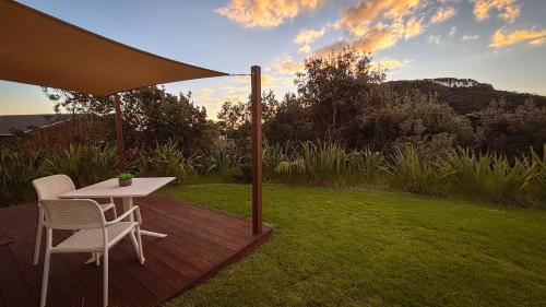 Lingkungan sekitar, Couple Getaway in Idyllic Bethells Beach - Te Henga in Bethells Beach
