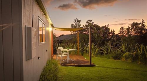 Tampilan eksterior, Couple Getaway in Idyllic Bethells Beach - Te Henga in Bethells Beach