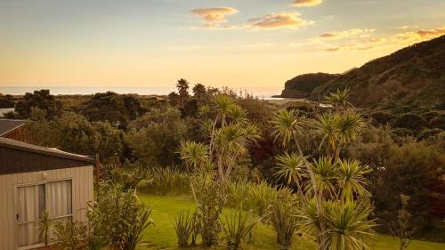 Lingkungan sekitar, Couple Getaway in Idyllic Bethells Beach - Te Henga in Bethells Beach