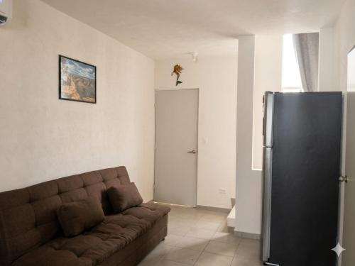 Moderna casa en San Vicente Valle Esmeralda in Fraccionamiento Altavela