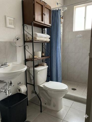 Moderna casa en San Vicente Valle Esmeralda in Fraccionamiento Altavela