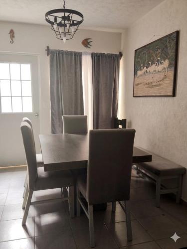 Moderna casa en San Vicente Valle Esmeralda in Fraccionamiento Altavela