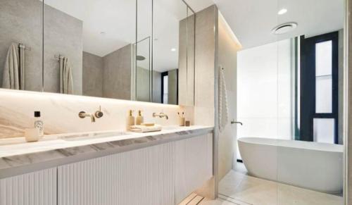 Luxurious Vaucluse Apartment w Ocean Views in Watsons Bay