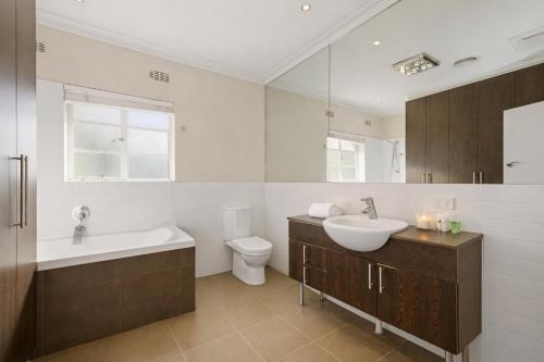 3 bedrooms, 4 beds