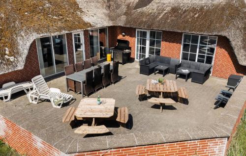 Stunning Home In Ringkøbing With Sauna – khách sạn tại Klegod