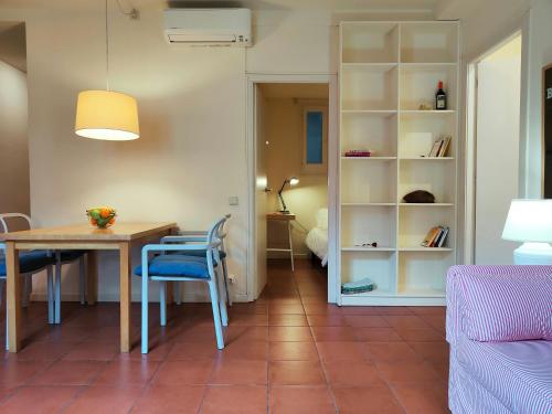 RL Spacious 2-Bed Apt on La Rambla. Wifi Central