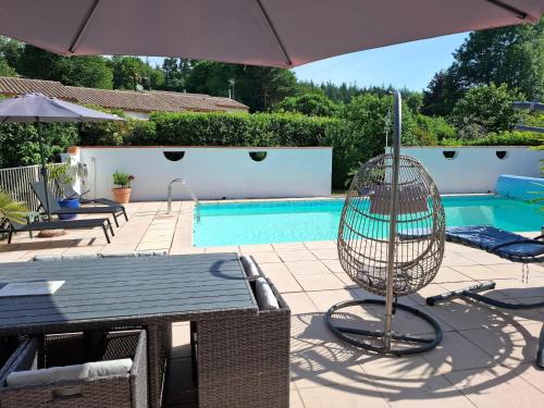 Villa in St Denis with Pool & Pyrenees View gîte à louer Saissac