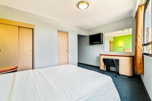 Hotel Arizona – Mexico City, CT