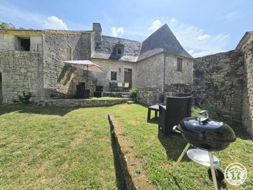 Maison du XIVe siècle avec WiFi et animaux admis près de Sarlat - FR-1-616-152 (Maison du XIVe siecle avec WiFi et animaux admis pres de Sarlat - FR-1-616-152) in Borreze