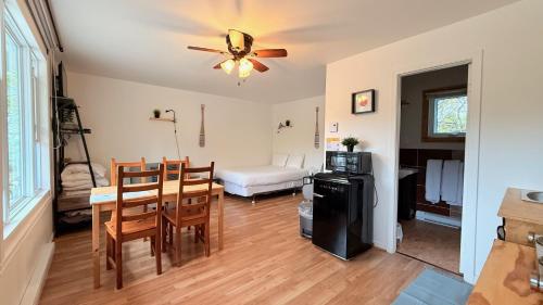 Les Petits Studios du bord de l'eau in Saint-Joseph-De-La-Rive (QC)