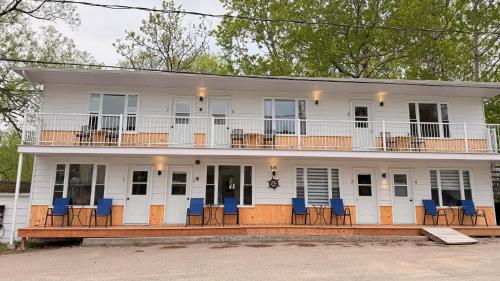 A szálláshely kívülről, Les Petits Studios du bord de l'eau in Saint-Joseph-De-La-Rive (QC)