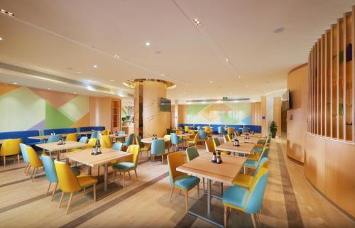 Holiday Inn Express Shanghai Zhenping By IHG in Jing'an and SHA Railway Station