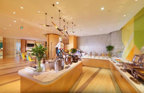Holiday Inn Express Shanghai Zhenping By IHG in Jing'an and SHA Railway Station