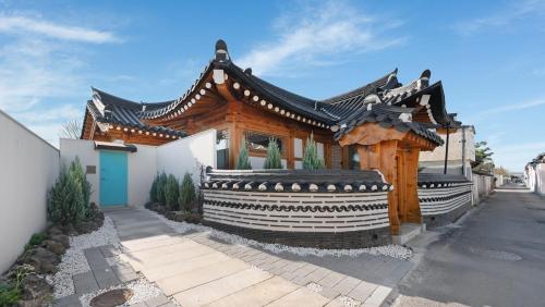 Gyeongju Byeolha Hanok Stay - image 5