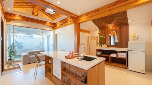 Gyeongju Byeolha Hanok Stay - image 4