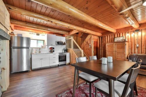 Lakefront Views Fishing Retreat Dock Launch in Lac Sainte-Marie (QC)