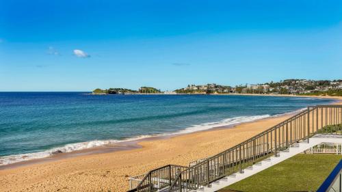 Instalaciones, On The Beach #13 Beachfront, Ocean Views Accom Holidays in Terrigal