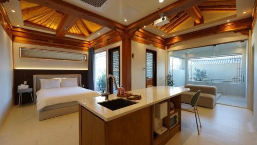 Gyeongju Byeolha Hanok Stay