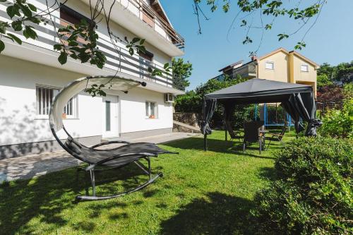 Dārzs, Dvije Palme in Saršoni