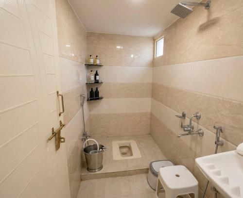 Hotel Prime Lodging - image 4