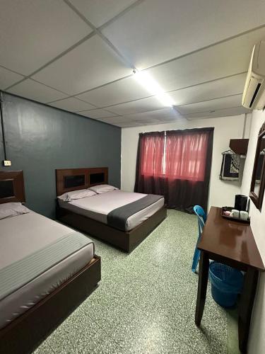 Bed, PLANET HOTEL MERSING in Mersing