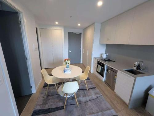 Parkville 2BR Apt close to Zoo and Hospital in Parkville