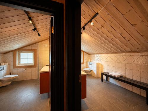 حمام, Spacious cabin in Hemsedal, 8 bedrooms and sauna in هيمسيدال