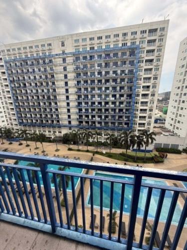 Swimming pool, Sea Residences Sunset Point near SM Mall of Asia