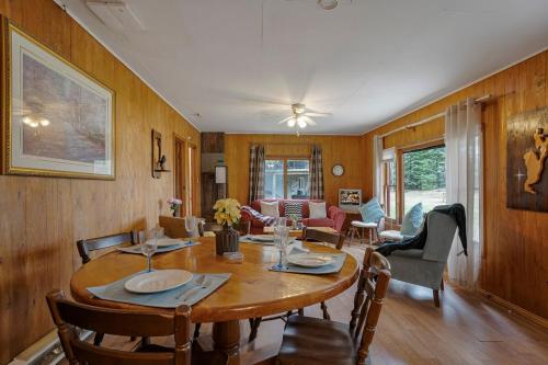 Létesítmények, Sandy Shores Cabin on Lake St Peter with Fire Pit and BBQ in Lake Saint Peter (ON)