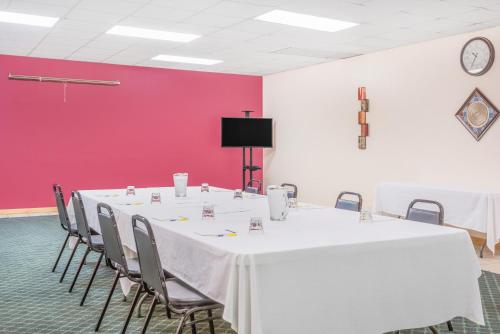 Days Inn by Wyndham St Clairsville in St Clairsville