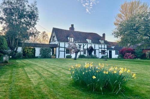Hotelli välisilme, Luxury 16th Century 4-Beds Tudor Cottage in Dorridge