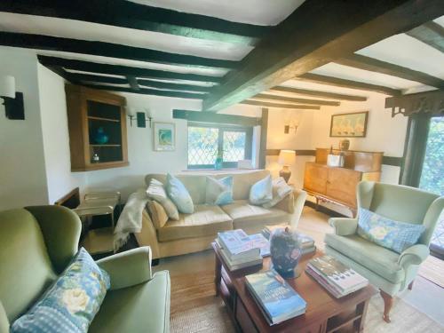 Luxury 16th Century 4-Beds Tudor Cottage in Dorridge