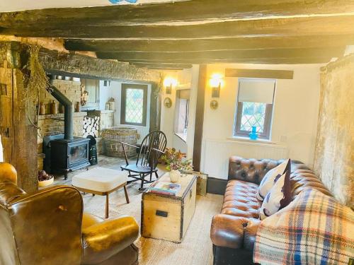 Luxury 16th Century 4-Beds Tudor Cottage in Dorridge