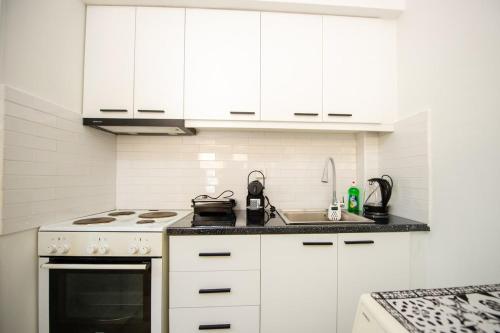 Aspro-Homes 2 in Mpournias