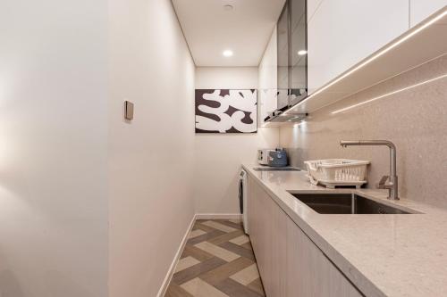 Metropole Luxury Apartment City Center - image 2