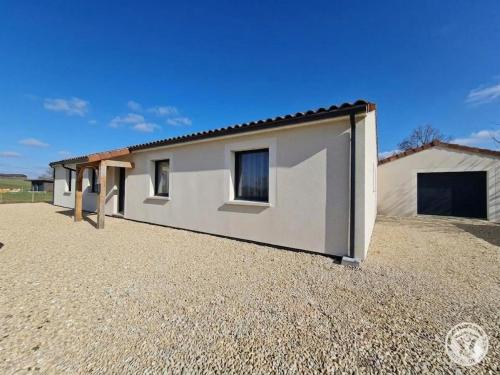 Maison moderne, parking - à découvrir au Périgord - FR-1-616-575 – khách sạn tại Saint-Avit-Riviere