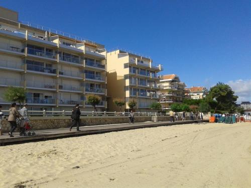 Appartement T2 avec terrasse sud - Accès plage - FR-1-374-246 - image 2