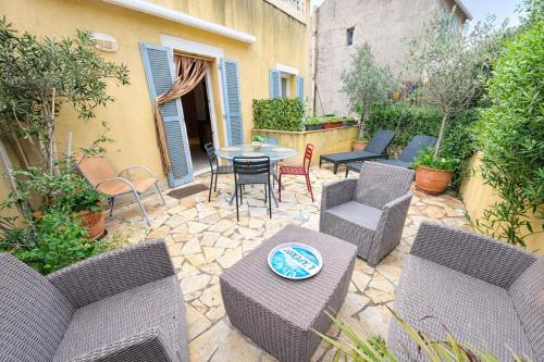 Apartment with terrace in a quiet area of Bandol - image 4