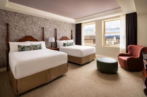 2 queen beds
