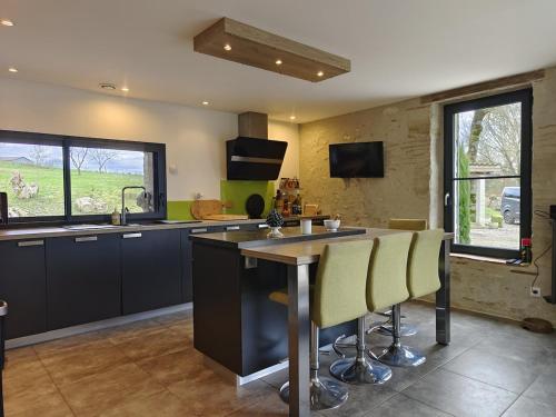 Kitchen, Domaine Ghislaine farm and cottage 12p with pool in Vares
